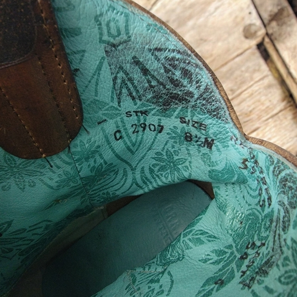 Corral Woman's Cowgirl boots size 8.5M block heel. Boot stand 9 inches. See more - Picture 6 of 16